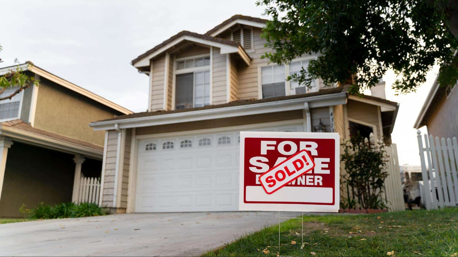 Real Estate Signs That Sell: The Advantages of Using Corflute Signs for Property Marketing